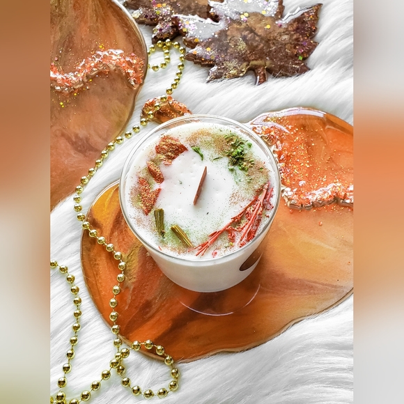 Apple Cinnamon Soy Wax Candle w/ Wood Wick and Botanicals - Picture 8 of 16